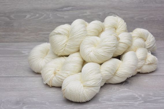 4ply Fingering Weight Superwash Extrafine (19.5 micron) Merino Wool Yarn 5 x 100gm Pack  Sorry, currently out of stock, in production and due back week beginning 20th March