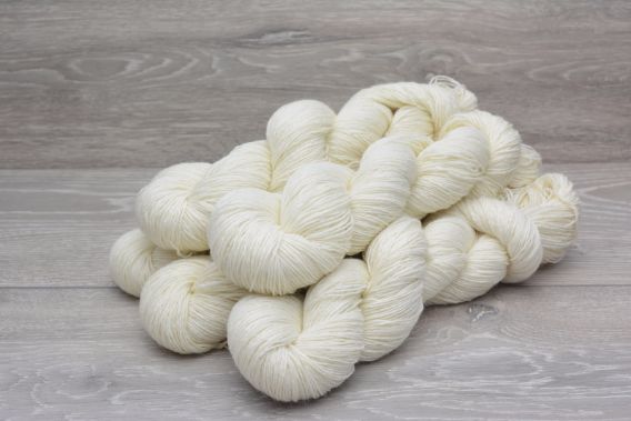 Undyed Yarn 100% Merino Wool Yarn Sock Yarn Raw White Wool Hanks for Dyeing  Superwash 4ply Merinoland 